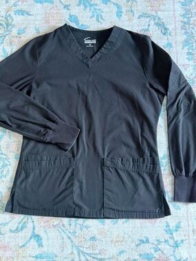 BUTTERSOFT: Black Long-Sleeve V-Neck Relaxed Fit Scrub Top with Dual Pockets